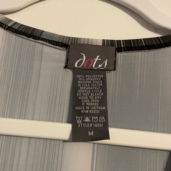 Black and white plaid style blouse, size medium. - Picture 3 of 6